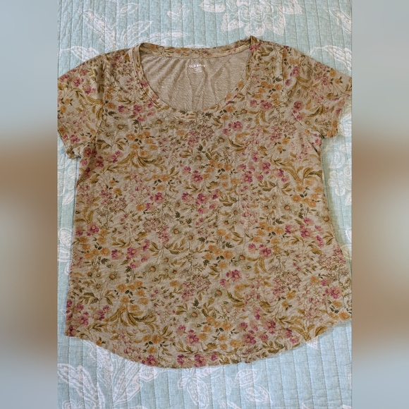 Old Navy Tops - 100% Cotton Old Navy Floral Short Sleeve Top - Size M Petite.